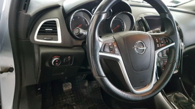 Купить Opel Astra, 1.7, 2014 года с пробегом, цена 432733 руб., id 18077