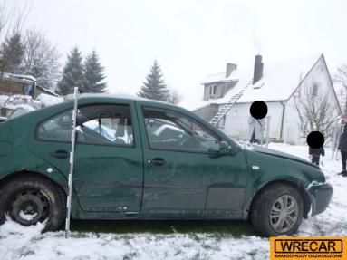 Купить Volkswagen Bora, 1.6, 2000 года с пробегом, цена 1592 руб., id 18252
