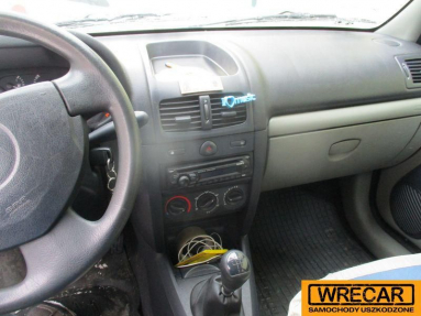 Купить Renault Clio, 1.1, 2001 года с пробегом, цена 1592 руб., id 18287