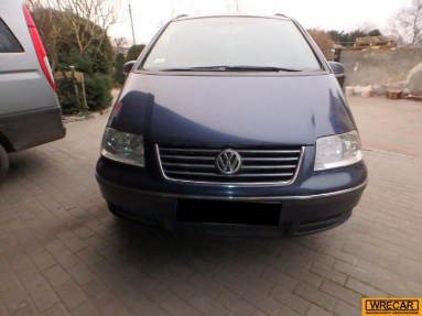 Купить Volkswagen Sharan, 1.9, 2004 года с пробегом, цена 90726 руб., id 18306