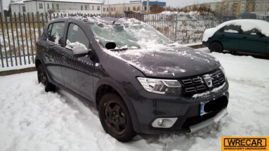 Купить Dacia Sandero, 0.9, 2017 года с пробегом, цена 3183 руб., id 18415