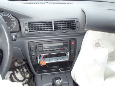 Купить Volkswagen Passat, 1.9, 2003 года с пробегом, цена 3253 руб., id 18534