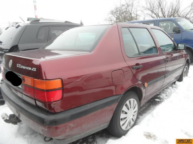 Купить Volkswagen Vento, 1.8, 1992 года с пробегом, цена 3253 руб., id 18652