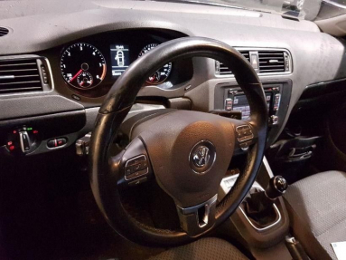 Купить Volkswagen Jetta, 1.6, 2013 года с пробегом, цена 439169 руб., id 18747