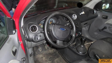 Купить Ford Fiesta, 1.3, 2003 года с пробегом, цена 1592 руб., id 19080