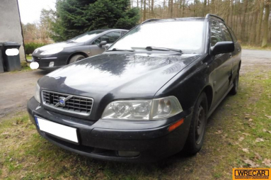 Купить Volvo V40, 1.9, 2003 года с пробегом, цена 1592 руб., id 19099