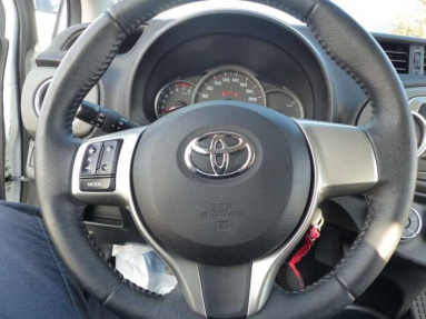 Купить Toyota Yaris, 1.0, 2014 года с пробегом, цена 230103 руб., id 19210