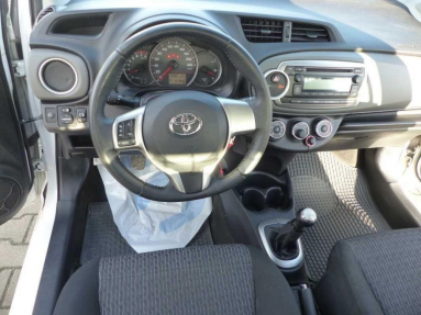 Купить Toyota Yaris, 1.0, 2014 года с пробегом, цена 230103 руб., id 19210