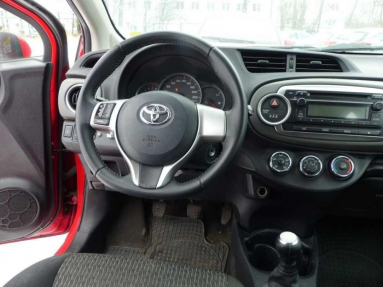 Купить Toyota Yaris, 1.0, 2014 года с пробегом, цена 293356 руб., id 19211