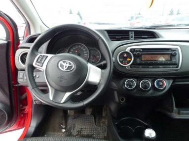 Купить Toyota Yaris, 1.0, 2014 года с пробегом, цена 309549 руб., id 19212