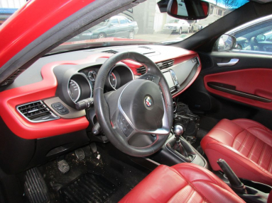 Купить Alfa Romeo Giulietta, 2.0, 2014 года с пробегом, цена 548096 руб., id 19548