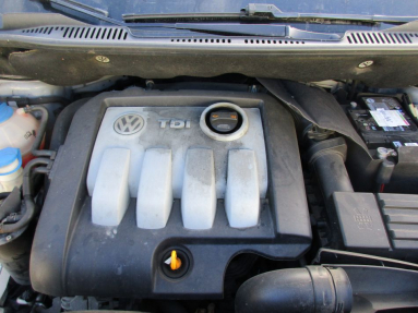 Купить Volkswagen Touran, 1.9, 2010 года с пробегом, цена 348788 руб., id 19641
