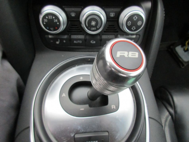 Купить Audi R8, 5.2, 2011 года с пробегом, цена 3653971 руб., id 19658