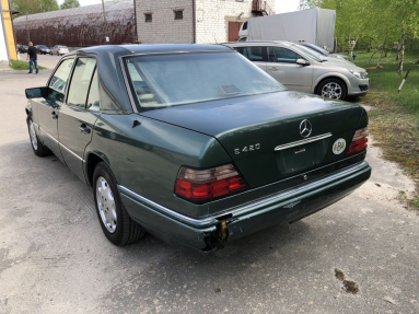 Купить Mercedes-Benz 124, 4.2, 1991 года с пробегом, цена 322560 руб., id 19703