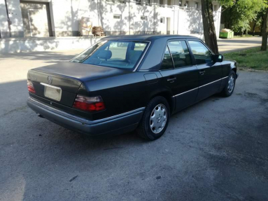 Купить Mercedes-Benz 124 E420, 4.2, 1994 года с пробегом, цена 322560 руб., id 19705