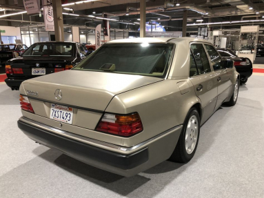 Купить Mercedes-Benz E 500, 5.0, 1991 года с пробегом, цена 1149132 руб., id 19711