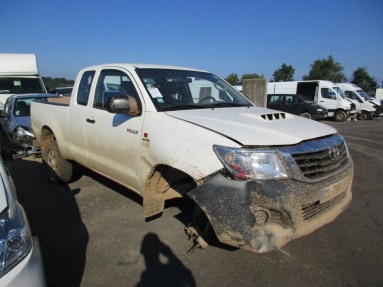 Купить Toyota Hilux, 2.5, 2012 года с пробегом, цена 483736 руб., id 19770