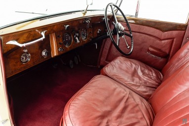 Купить 1947 Bentley Mark VI Saloon, 4.9, 1970 года с пробегом, цена 4046000 руб., id 19877