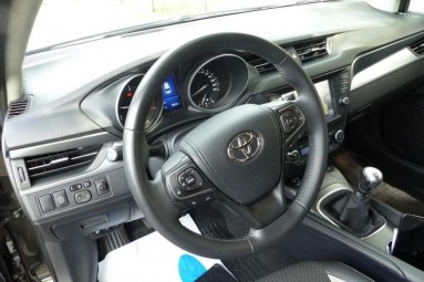 Купить Toyota Avensis, 2.0, 2016 года с пробегом, цена 1032593 руб., id 20216