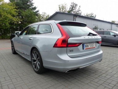 Купить Volvo V90, 2.0, 2017 года с пробегом, цена 2987398 руб., id 20332