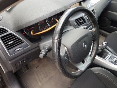 Купить Renault Laguna, 2.0, 2015 года с пробегом, цена 504497 руб., id 20415