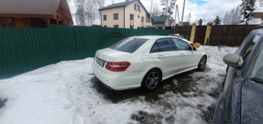 Купить Mercedes-Benz E-klasse, 2.0, 2011 года с пробегом, цена 950000 руб., id 20532