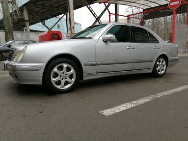 Купить Mercedes-Benz E-klasse (W210), 3.2, 2001 года с пробегом, цена 270000 руб., id 20582