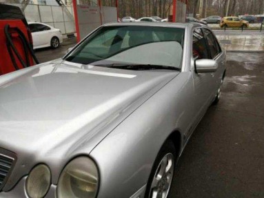 Купить Mercedes-Benz E-klasse, 3.2, 2001 года с пробегом, цена 10000 руб., id 20583