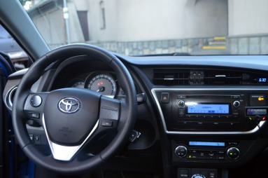 Купить Toyota Auris, 1.4, 2015 года с пробегом, цена 870000 руб., id 20608