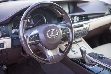 Купить Lexus ES, 2.0, 2018 года с пробегом, цена 2900000 руб., id 20644