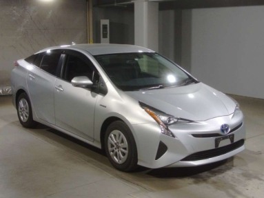 Купить Toyota Prius (ZVW30), 1.8, 2017 года с пробегом, цена 1203000 руб., id 20676
