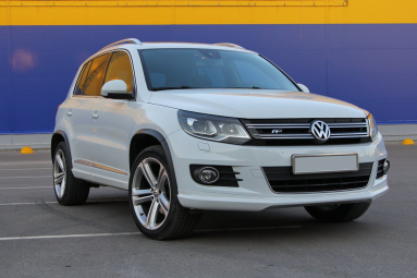 Купить Volkswagen Tiguan, 2.0, 2017 года с пробегом, цена 550000 руб., id 20811