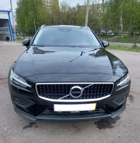 Купить Volvo V60, 2.0, 2020 года с пробегом, цена 3850000 руб., id 20925