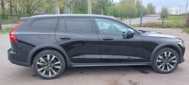 Купить Volvo V60, 2.0, 2020 года с пробегом, цена 3850000 руб., id 20925