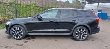 Купить Volvo V60, 2.0, 2020 года с пробегом, цена 3850000 руб., id 20925