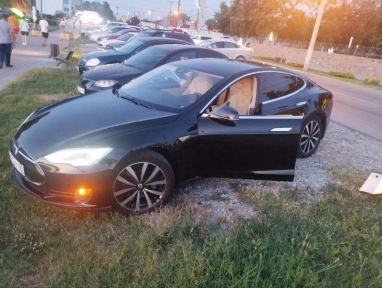 Купить Tesla Model S, 3.6, 2016 года с пробегом, цена 2790000 руб., id 20994