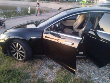 Купить Tesla Model S, 3.6, 2016 года с пробегом, цена 2790000 руб., id 20994
