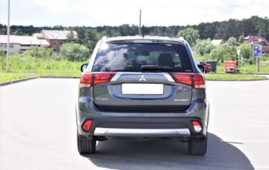 Купить Mitsubishi Outlander, 2.4, 2015 года с пробегом, цена 2350000 руб., id 20998