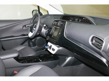 Купить Toyota Prius, 1.8, 2017 года с пробегом, цена 490000 руб., id 21023