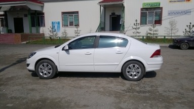 Купить Opel Astra H Sedan, 1.8, 2012 года с пробегом, цена 575000 руб., id 4302
