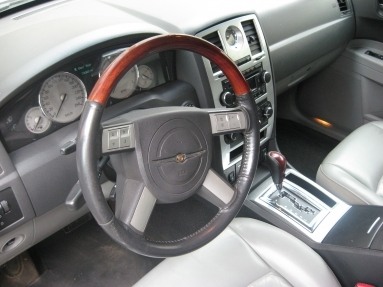 Купить Chrysler 300C, 2.7, 2005 года с пробегом, цена 700000 руб., id 4317