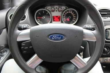Купить Ford Focus II Sedan, 1.8, 2010 года с пробегом, цена 435000 руб., id 4501