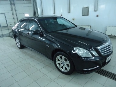 Купить Mercedes-Benz E-klasse, 2.0, 2011 года с пробегом, цена 969000 руб., id 4978