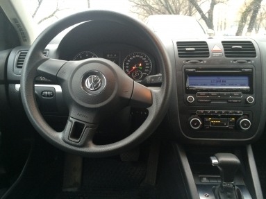 Купить Volkswagen Jetta V, 1.6, 2010 года с пробегом, цена 519000 руб., id 5798