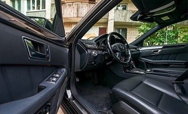 Купить Mercedes-Benz E-klasse, 2.0, 2011 года с пробегом, цена 1600000 руб., id 7240