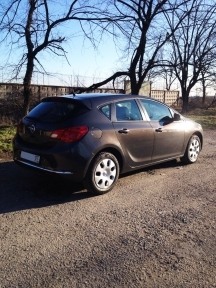 Купить Opel Astra, 1.8, 2013 года с пробегом, цена 670000 руб., id 7385