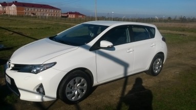 Купить Toyota Auris, 1.6, 2014 года с пробегом, цена 860000 руб., id 7665