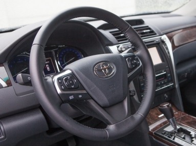 Купить Toyota Camry, 2.5, 2015 года с пробегом, цена 1390000 руб., id 8302