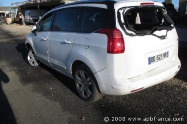 Купить Peugeot 5008, 1.6, 2014 года с пробегом, цена 422698 руб., id 8502