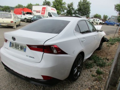 Купить Lexus IS, 2.5, 2015 года с пробегом, цена 988233 руб., id 8571